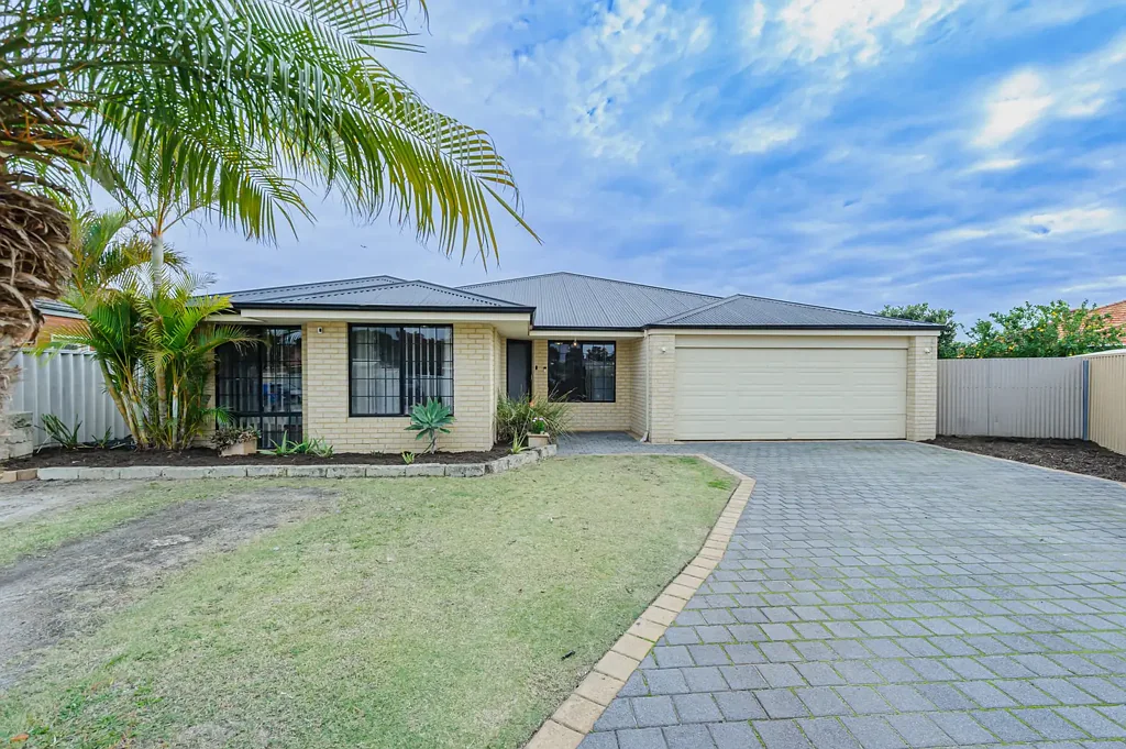 Thornlie 4房  Don't Judge a Book By It's Cover - This Home is Huge!