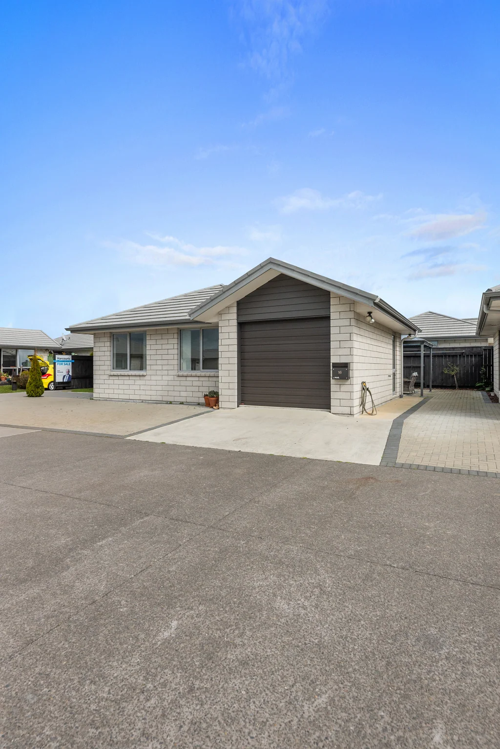 Papamoa 2침실 Downsizing or freeing up capital in sunny Papamoa?