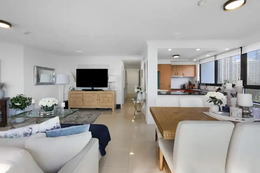 Main Beach 2房  Coastal Vibes, Easy Living