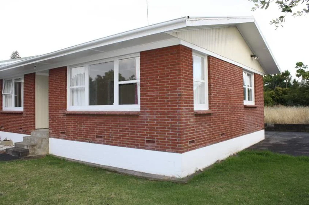 Quiet, Convenient & Charming  2-Bedroom End Unit in Avondale