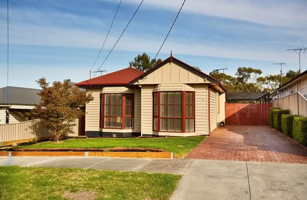 Tranquil Court Location with Spacious Family Living