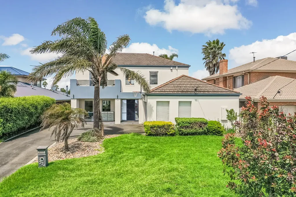 Patterson Lakes 5房 水岸豪宅 5卧宽敞 主卧套间 私人码头 光线充足 热带花园 多区生活 双车库 便捷学区 交通优越 Stunning 5 Bedroom Waterfront Family Home