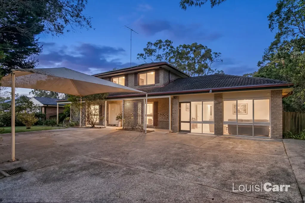 Cherrybrook 5部屋 Prime Location, Perfect Versatility: The Ultimate Family Haven Across from Cherrybrook Village