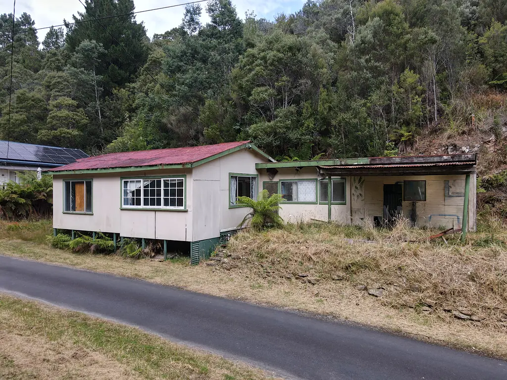 Queenstown 4Zimmer Revive and Reimagine: Your Renovation Adventure Begins Here!