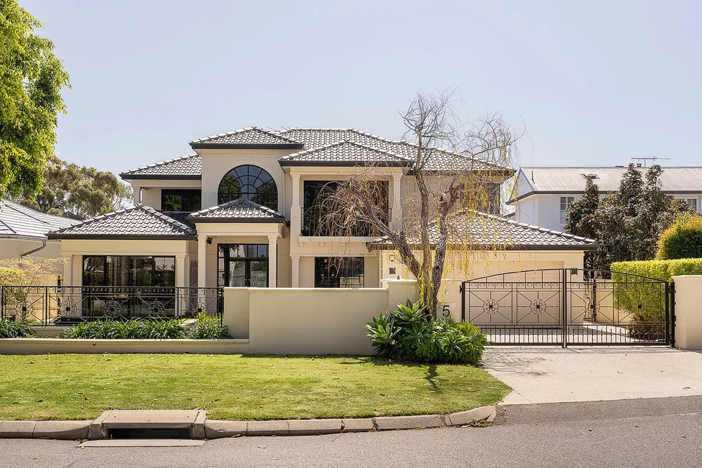 Dalkeith 4 Bedroom Prestigious Jutland Parade - Exceptional Family Living