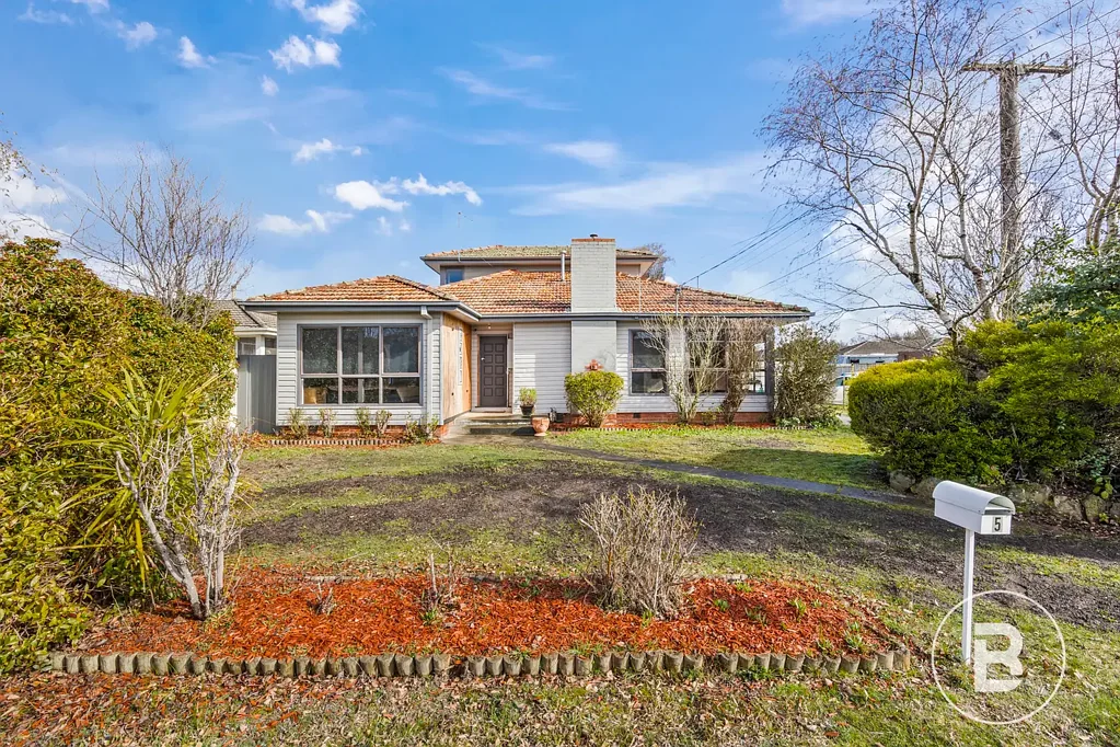 Wendouree 5 Bedroom SPACIOUS FAMILY LIVING IN PRIME WENDOUREE LOCATION