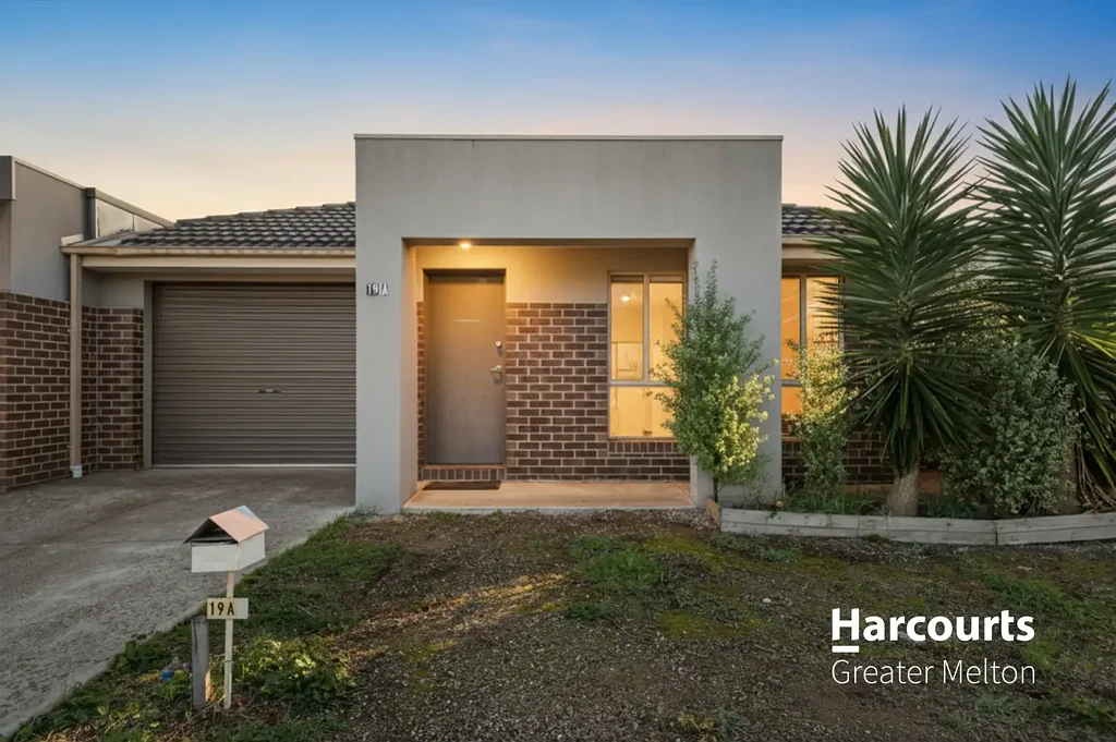 Modern & Low-Maintenance Living in a Convenient Location
