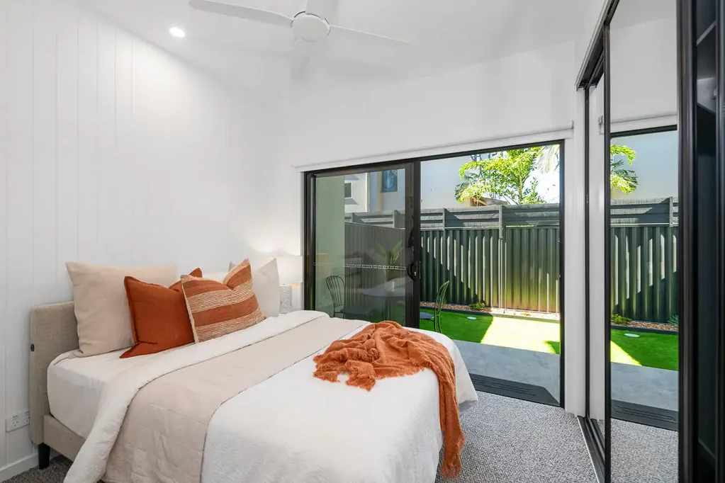 Stylish, Fully Furnished Studio Apartment in the Heart of Hawthorne