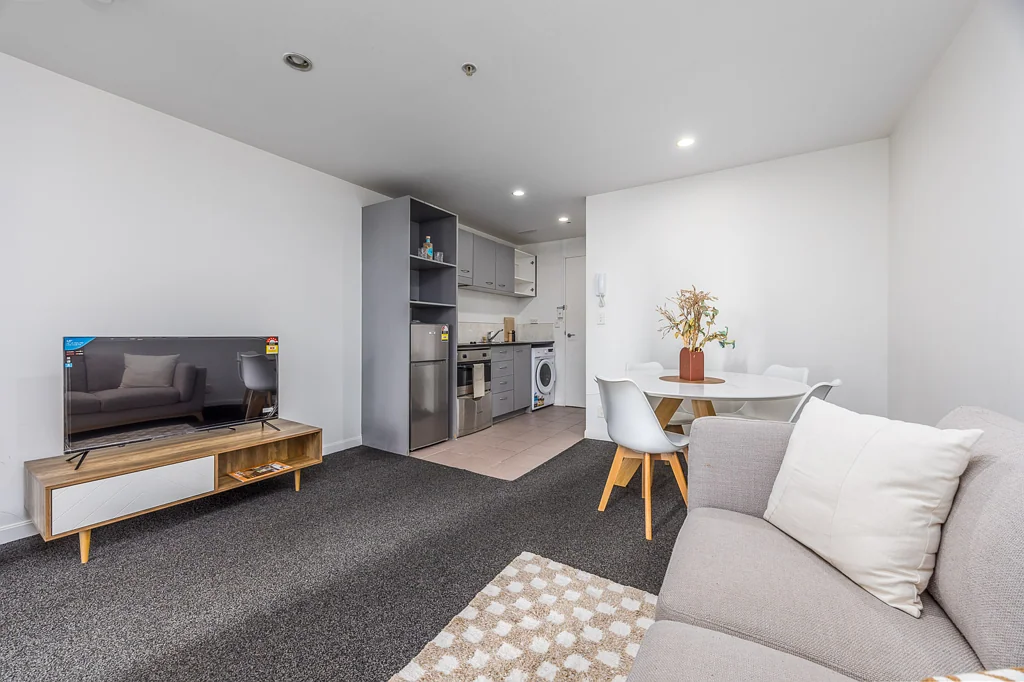 Sun-Filled 1-Bedroom Apartment - Level 12