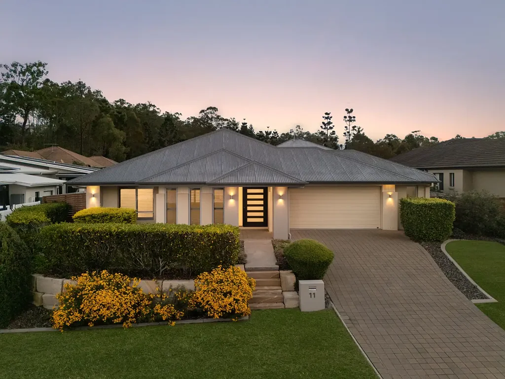 Brookwater 4Kwarto Immaculate Brookwater Residence Offering Resort Style Living, Premium Inclusions & Exceptional Space