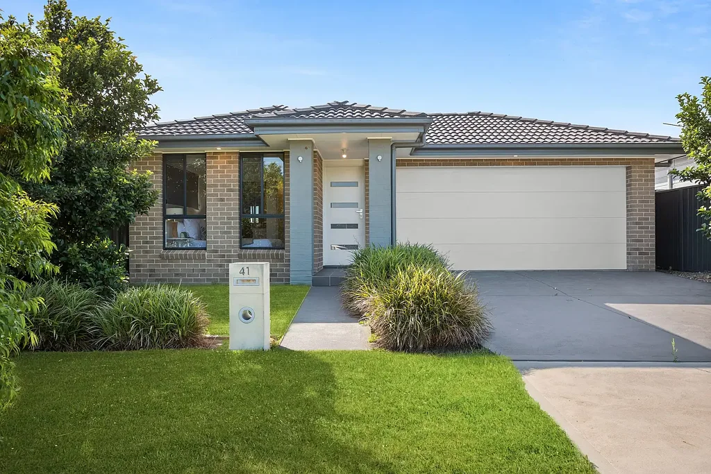 Calderwood 4 Bedroom Charming Family Home