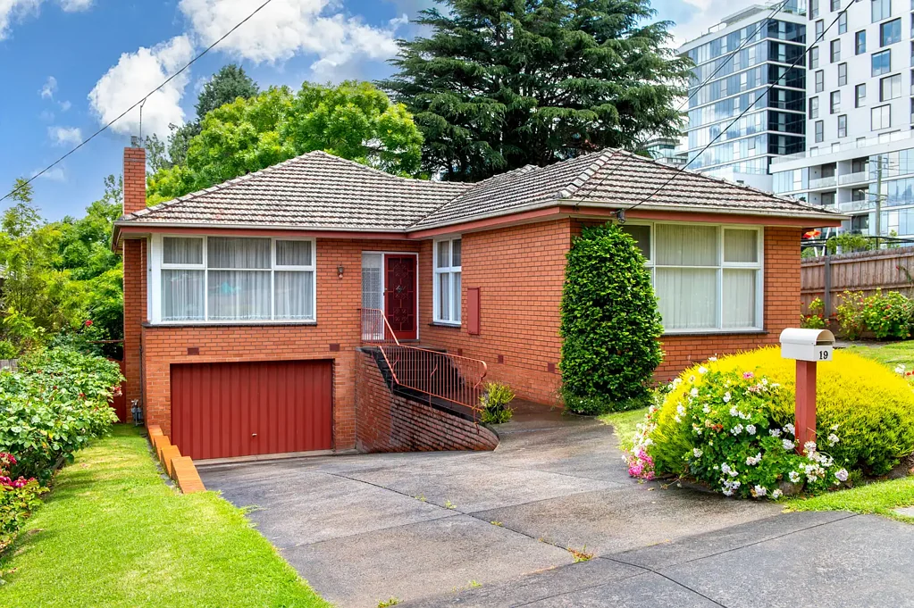 19 Gifford Road, Doncaster, VIC 3108
