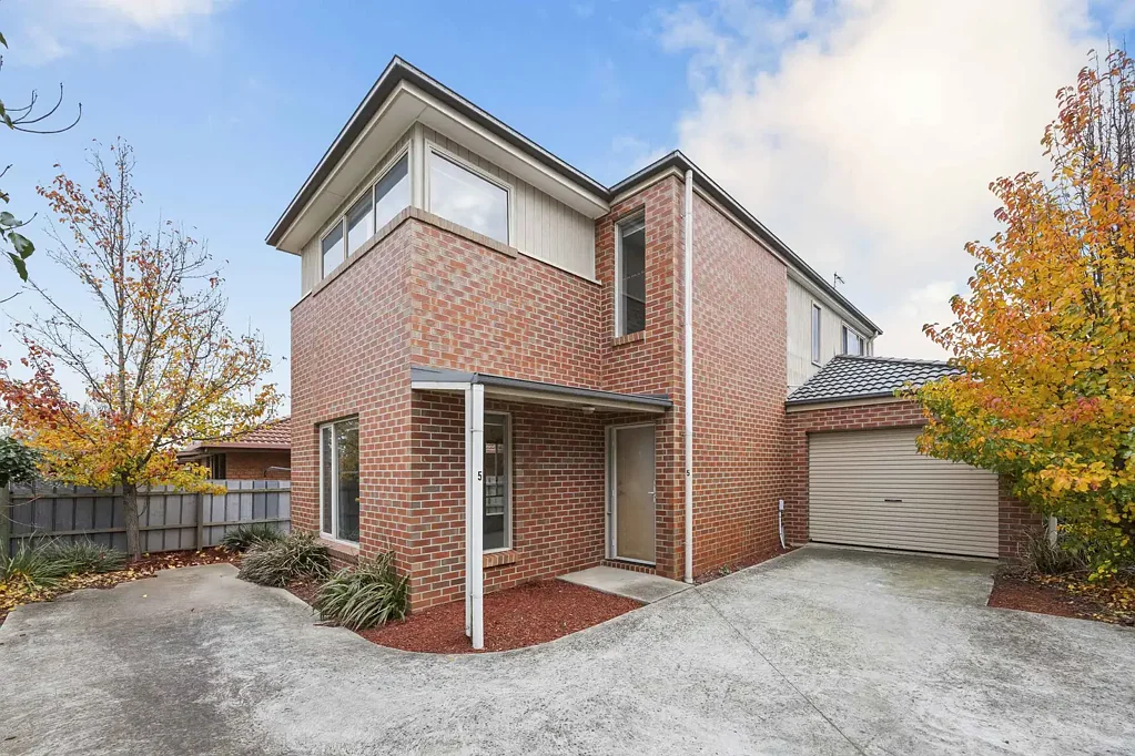 Well Presented Unit in Convenient Sebastopol Location