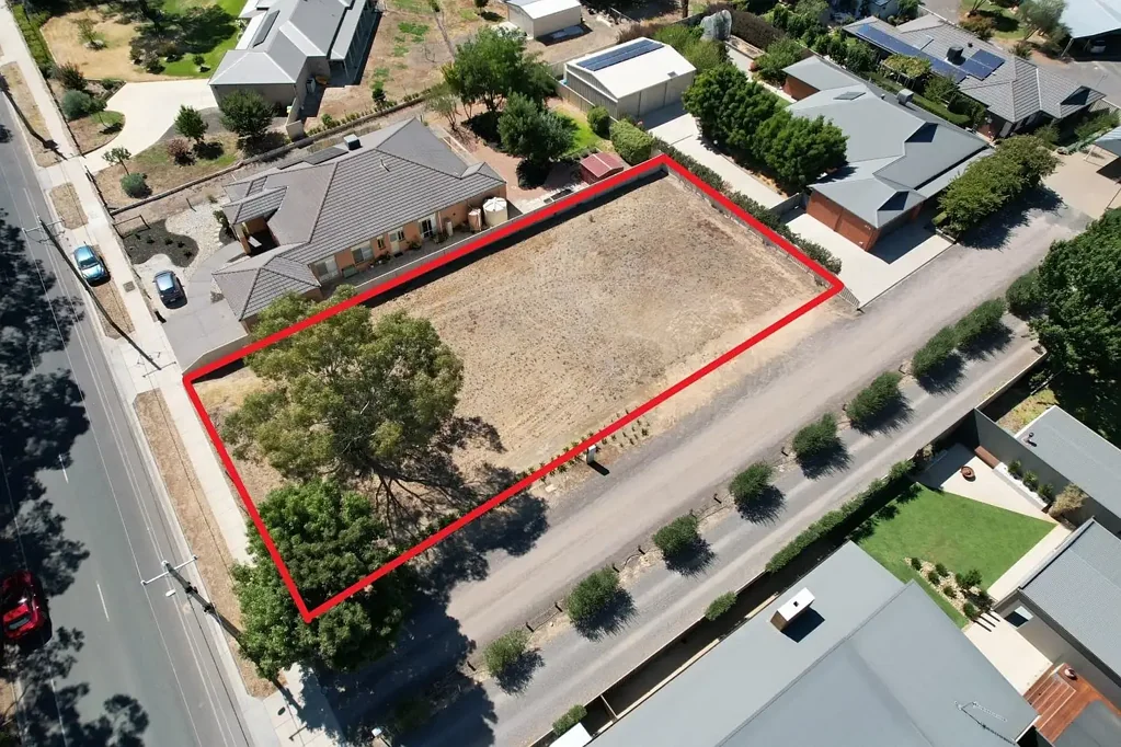 Strathfieldsaye OPPORTUNITY KNOCKS !