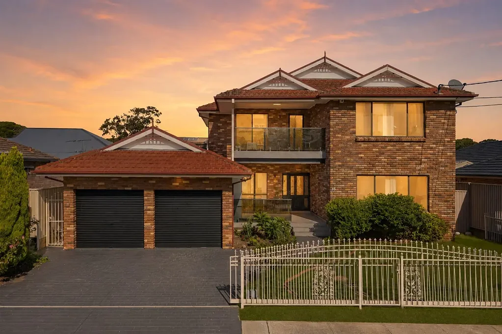 Chester Hill 6कमरा Grand Family Residence in a Prime Central Location