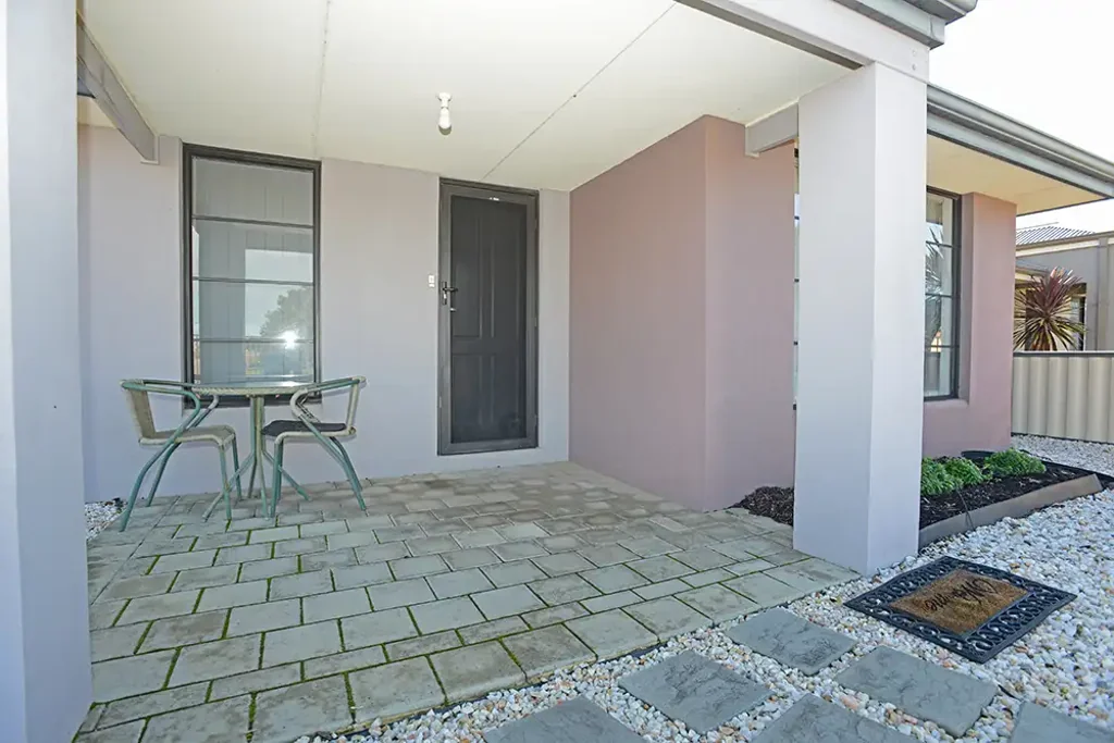 VERY WELL PRESENTED MODERN HOME