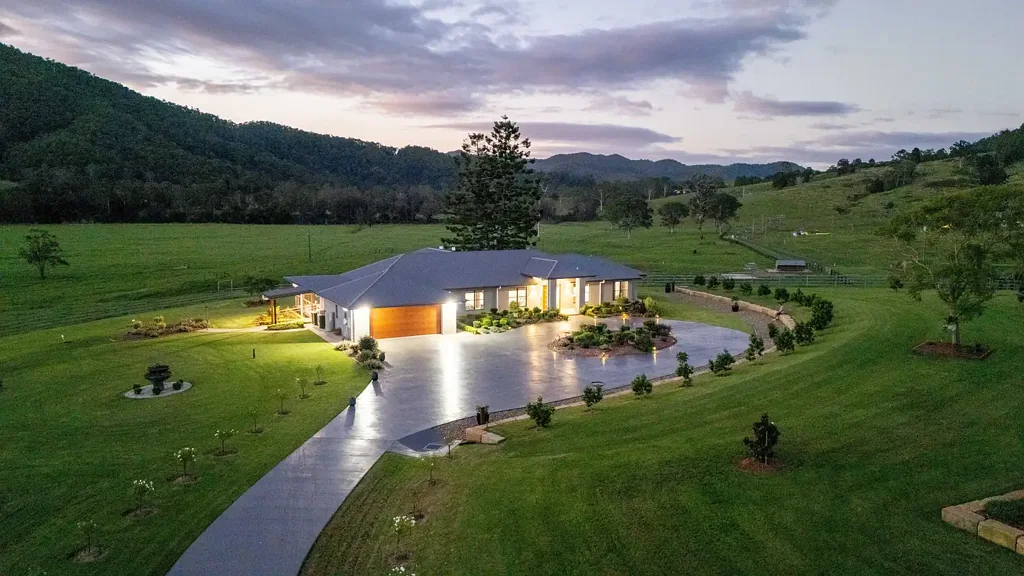 Cambroon 4 Bedroom Cambroon's Crown Jewel of Rural Lifestyle Excellence