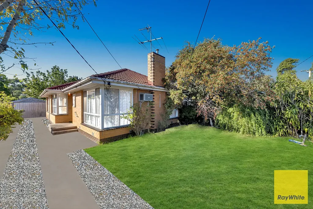 Exceptional Family Living in Prime Laverton Location!