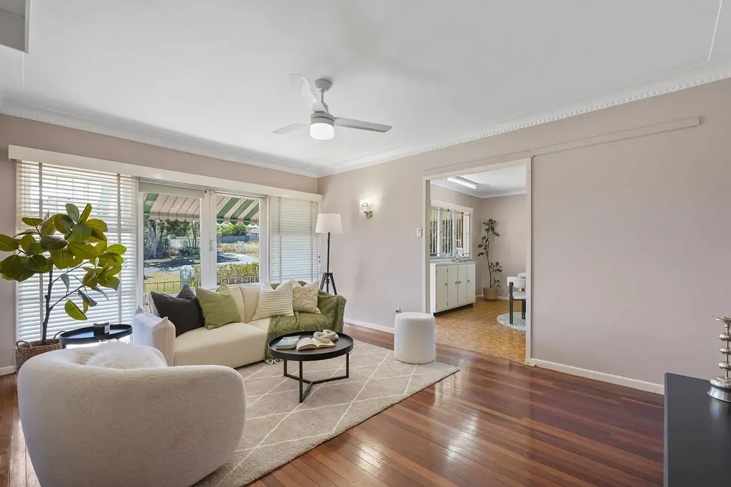 Coopers Plains 3房 拥抱复古魅力，空间、特色与潜力兼备！ Embracing Retro Charm with Space, Character and Potential!