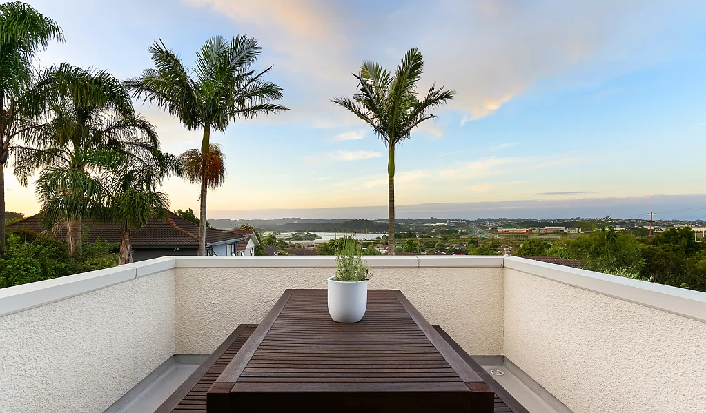 1/142 Sunset Road, Unsworth Heights, North Shore City, Auckland