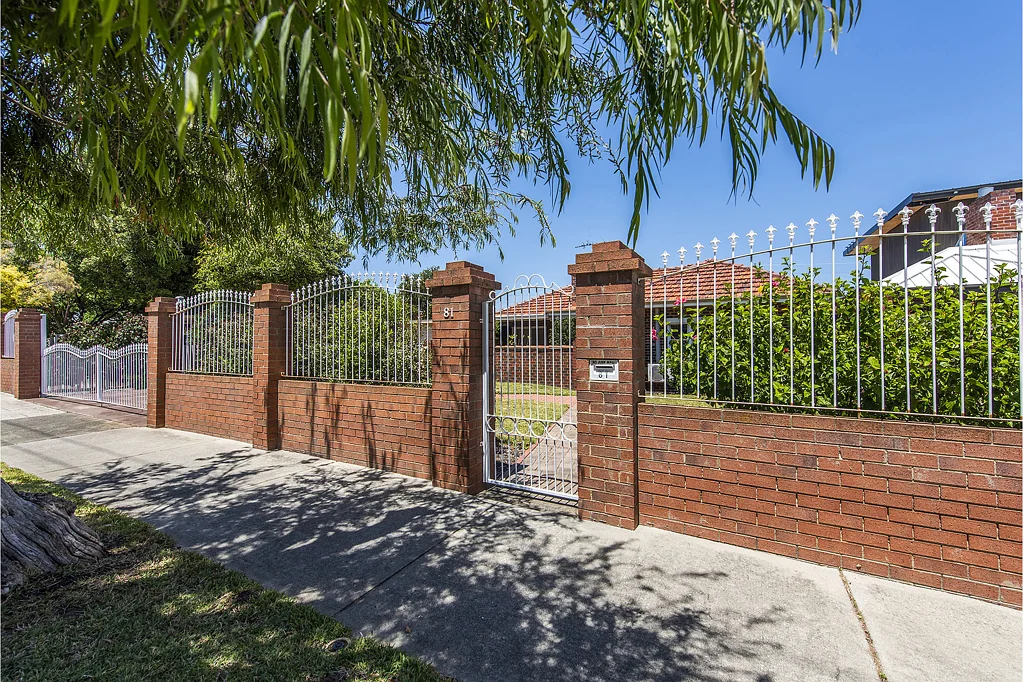 Lathlain 3ਬੈੱਡਰੂਮ Charming Family Home in Lathlain - A Must-See!