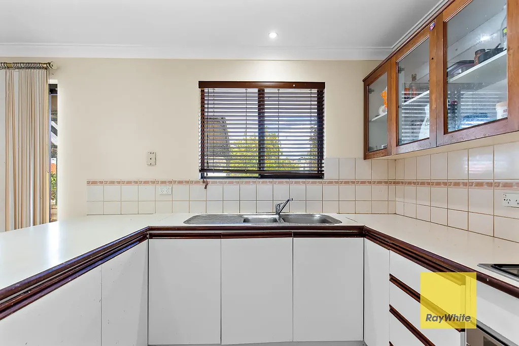 Thornlie 3chambre Light Filled Family Living with Character and Space
