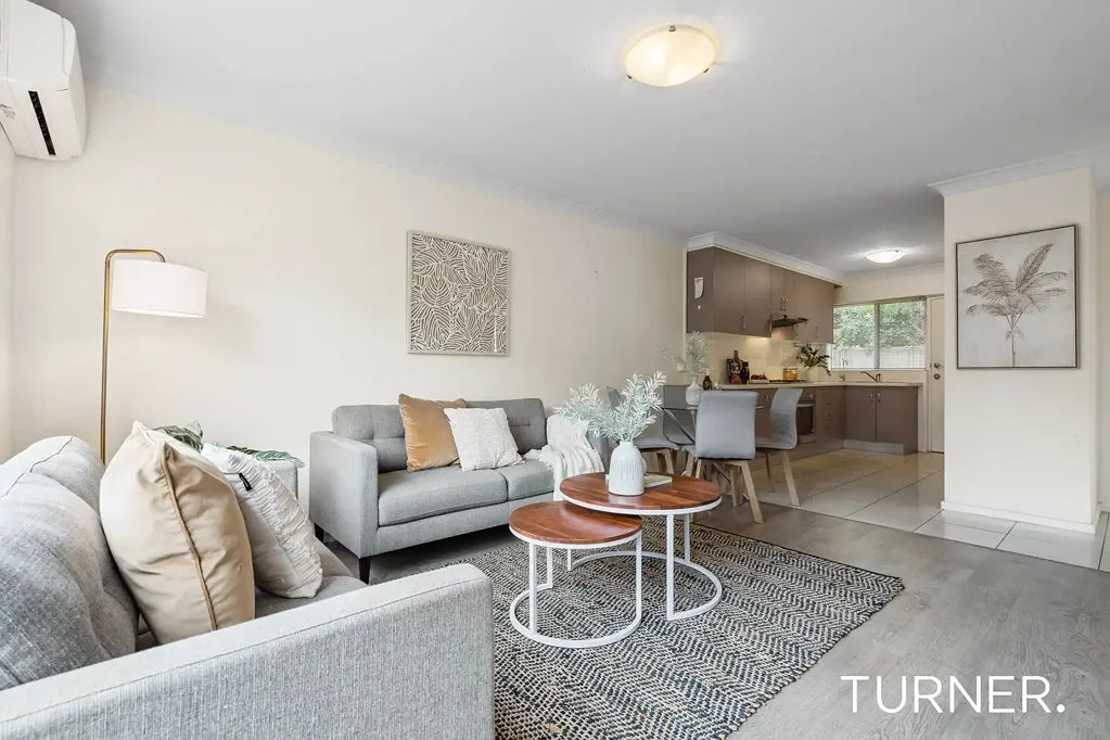 Modern Ground Floor Unit with 2 Car Parks – Minutes to the City or Beach!