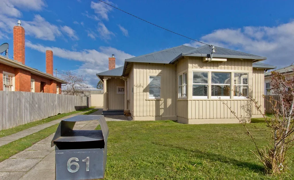 Share house close to the University and Mowbray Shopping Centre
