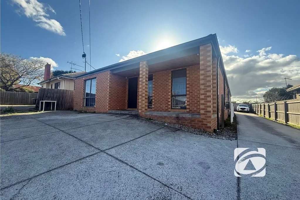 STUDIO ROOMS FOR LEASE – &apos;FURNISHED & UTILITIES/WIFI INCLUDED&apos;