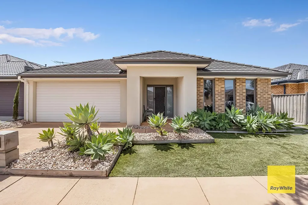 Your Dream Home Awaits in POINT COOK!