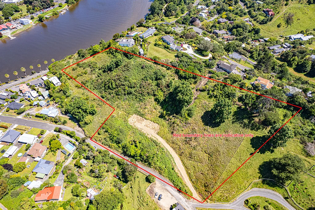 Durie Hill Expansive Section with City Views