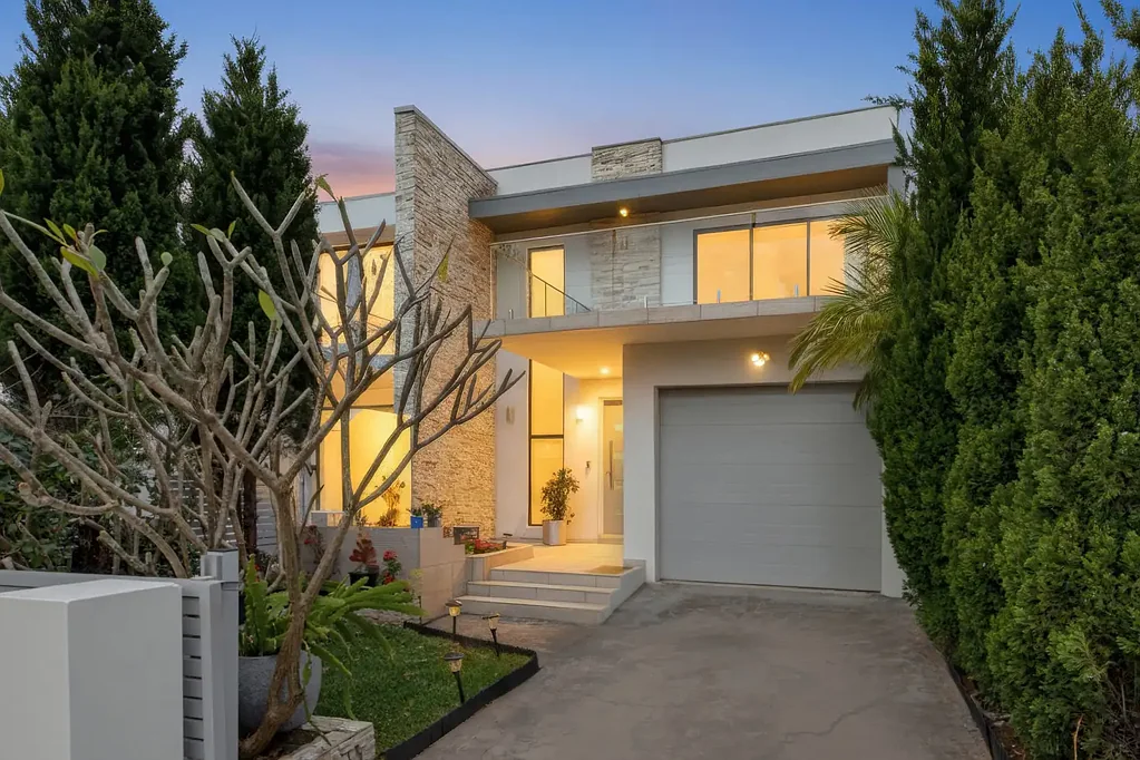 Yagoona 4ਬੈੱਡਰੂਮ Generous Family Living, Solid Double Brick Construction