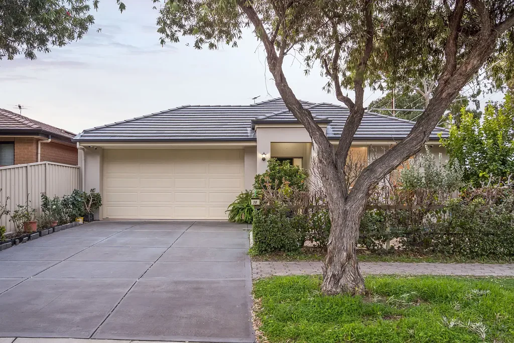 Greenacres 4 Bedroom Low-Fuss Home - Corner Block + Supermarket Proximity