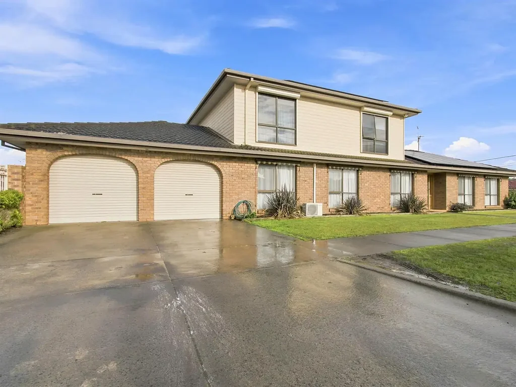 Newborough 6બેડરૂમ SPACE, STYLE AND 6 BEDROOMS. ALL FOR $675,000.