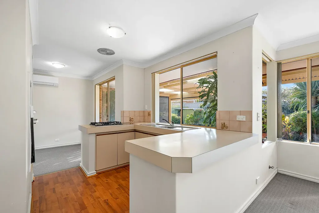 Kardinya 3ห้องนอน Private, Practical & Perfectly Positioned. NO STRATA FEES!
