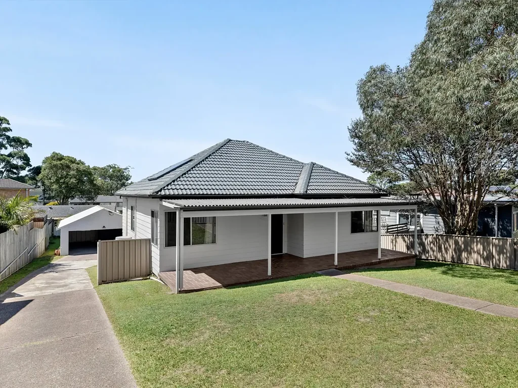 Neat & Tidy 2 bedroom home, with third bedroom option
