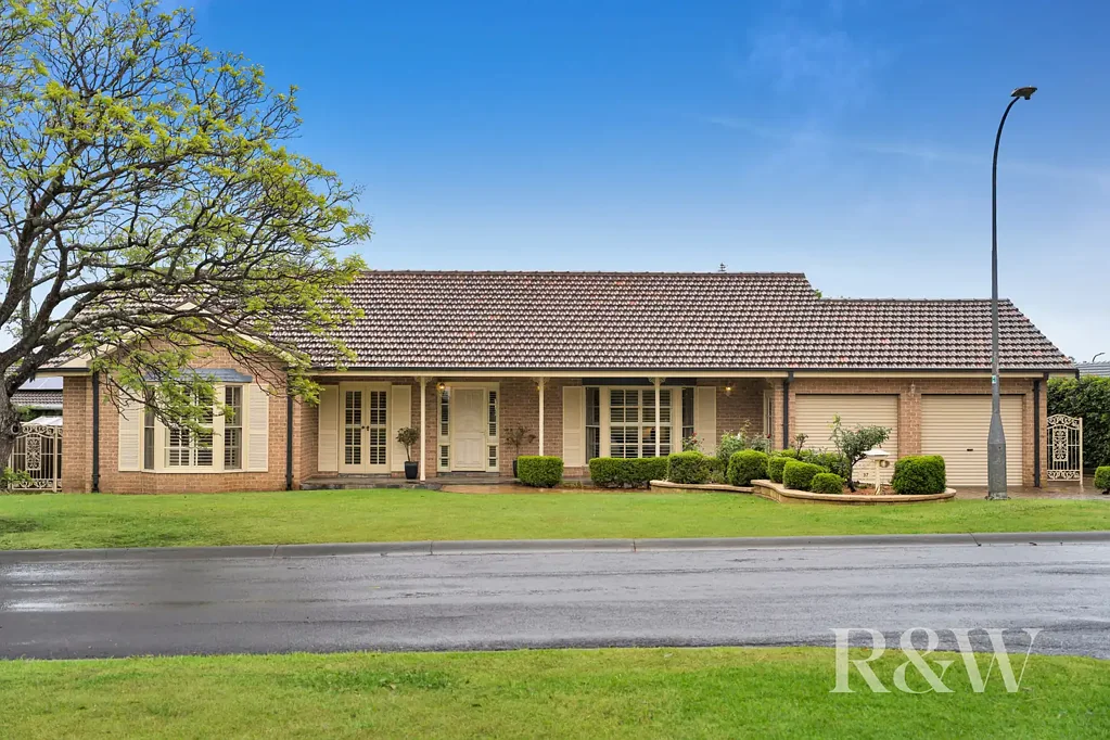 Ingleburn 4Zimmer Stylish Family Living with Beautifully Renovated Bathrooms