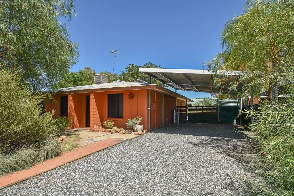 Spacious Three Bedroom House with Private Granny Flat