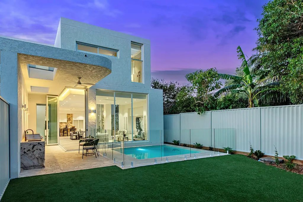 Cronulla 5غرفة نوم Majestic New Residence Showcasing Exceptional Craftsmanship and Design
