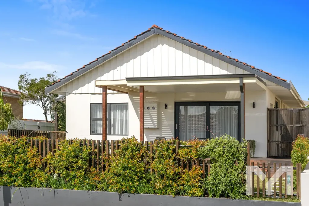 East Fremantle 2房  You're Invited to... This Lovely Little Home