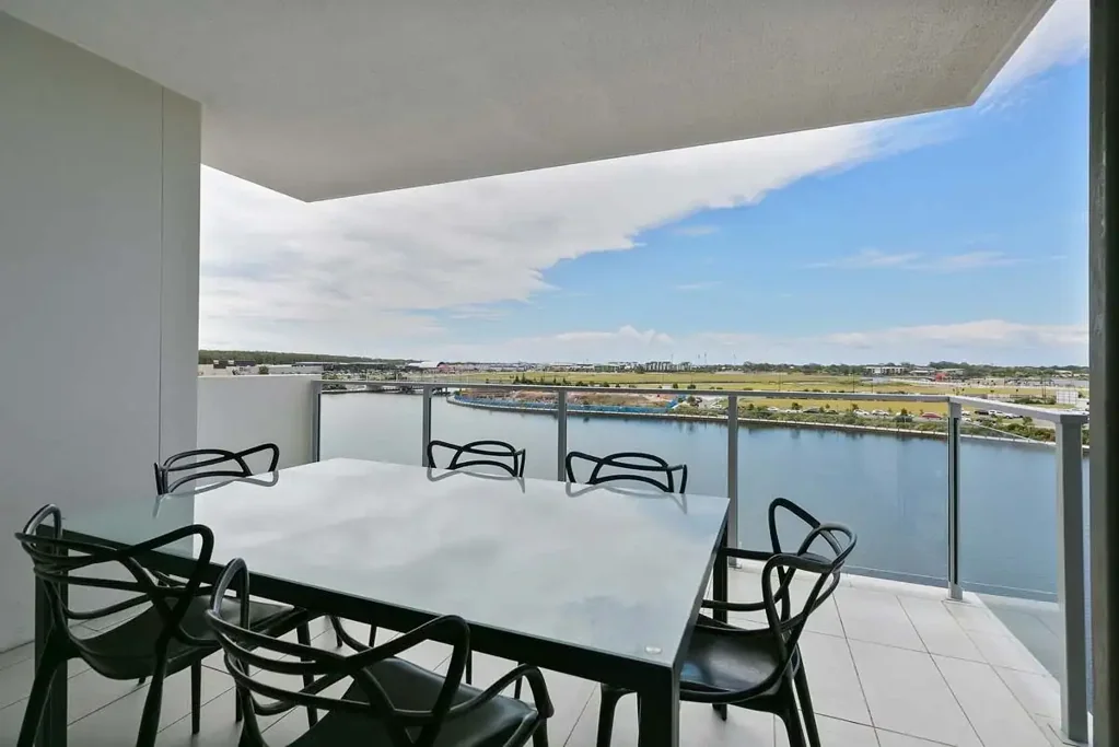 Waterfront Fully Furnished Apartment Close to Hospital!