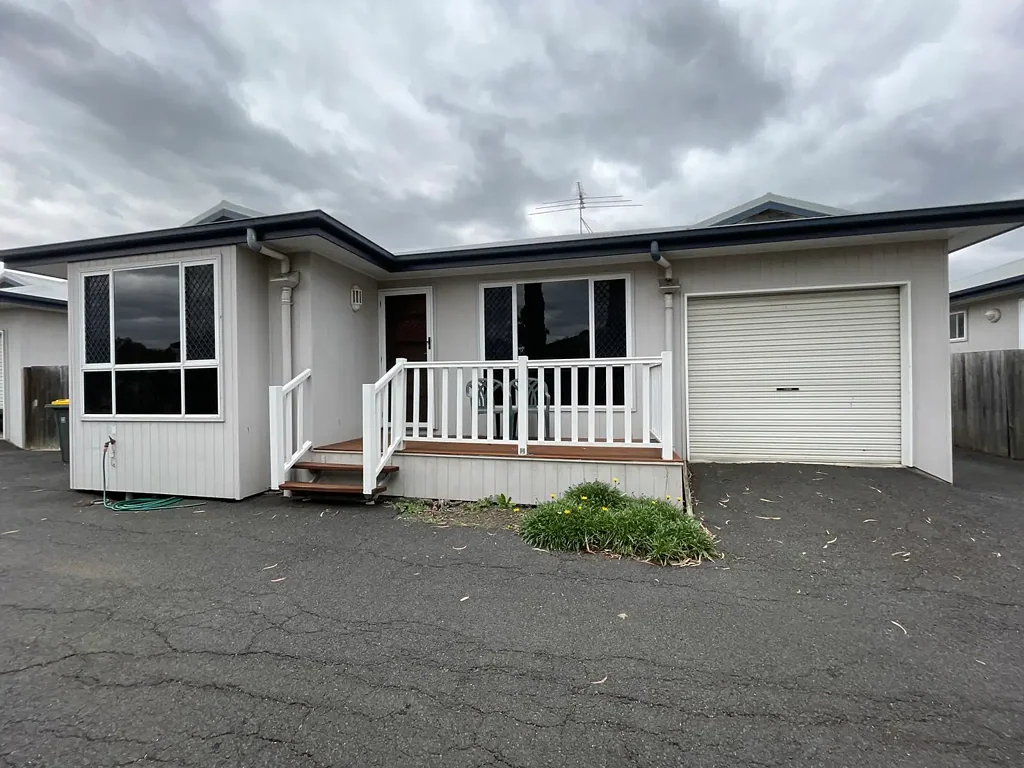 Modern  Three Bedroom Unit !