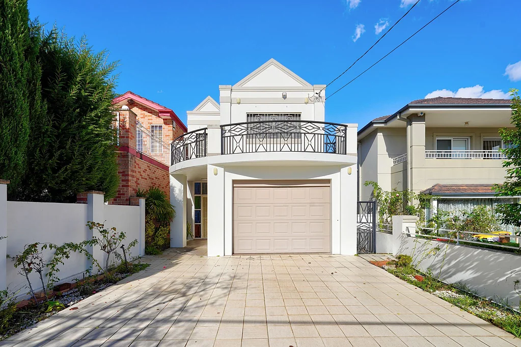 Stunning Family Home - Blue Ribbon Locale!