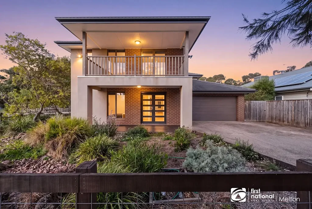 Eynesbury 5房 私密、宁静，尽享高尔夫球场景致！ Private, Peaceful and Wrapped in Golf Course Views!