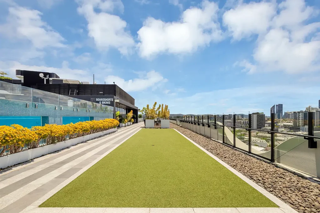 Woolloongabba 1 Bedroom Modern Living in New Deshon - South City Square!