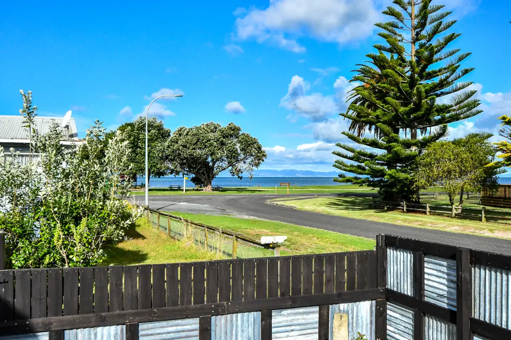 Kaiaua 5房  5 BEDROOM 3 BATHROOM Renovated Coastal Gem!
