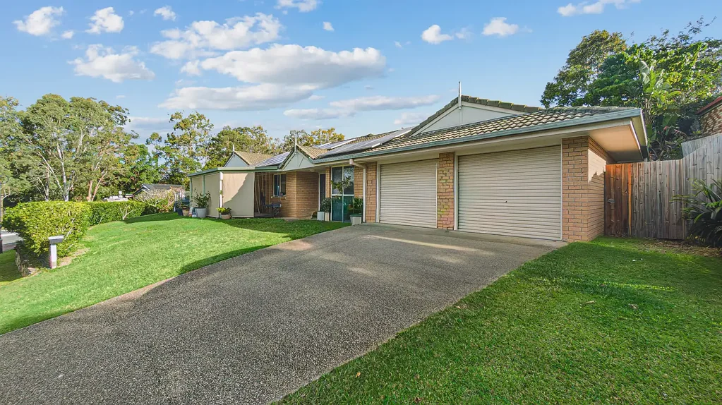 Arana Hills 4部屋 4-Bed, Low-set Home on A Corner Block!