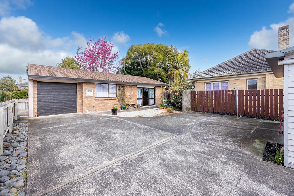 Fairfield 2Kwarto Brick Home With Great Investment Appeal!