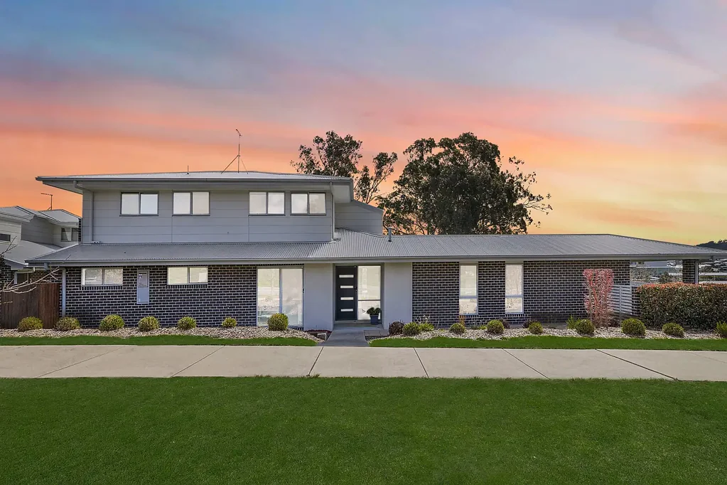 Moncrieff 4ਬੈੱਡਰੂਮ Freestanding Stylish Townhome with Amazing Scenic Views