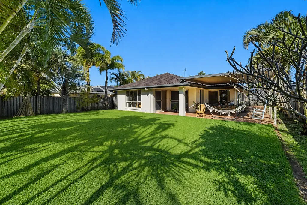 Varsity Lakes 3कमरा Spacious Family Living on 731m² Block in Varsity Lakes!!